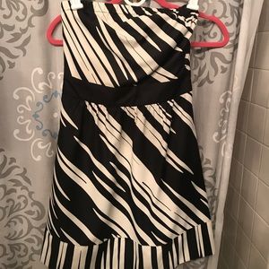 Limited strapless dress